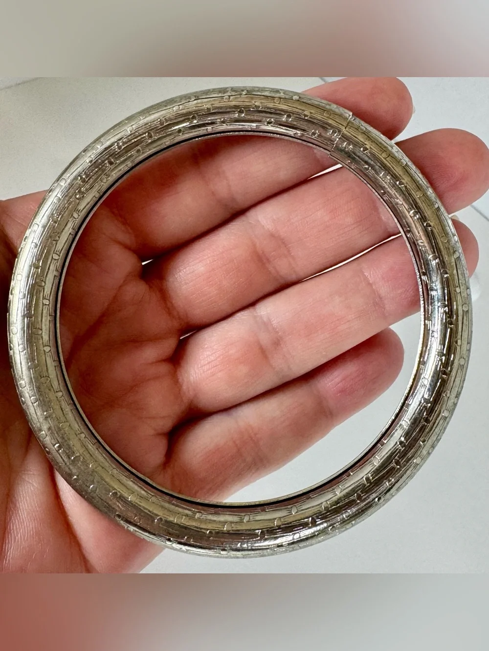 Vintage Textured Silver-tone Metal Bangle Bracelet #1700